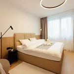 Skypark Luxe With Balcony Apartmán
