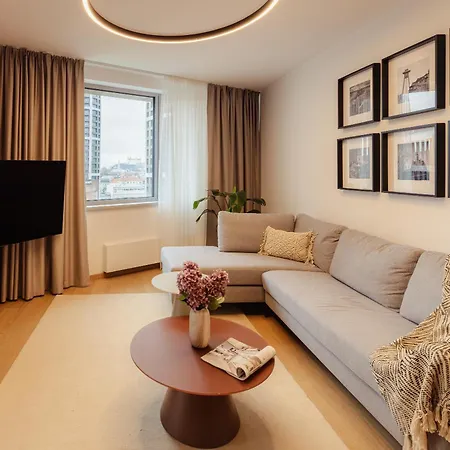 Skypark Luxe With Balcony Апартаменты Братислава