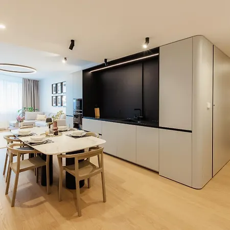 Skypark Luxe With Balcony