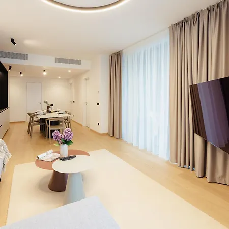 Skypark Luxe With Balcony شقة *
