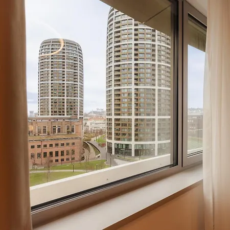 Skypark Luxe With Balcony Апартаменты *