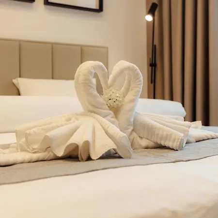 Skypark Luxe With Balcony * براتسيلافا