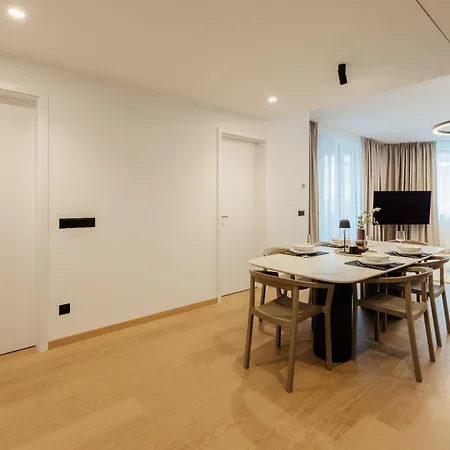 Skypark Luxe With Balcony شقة براتسيلافا