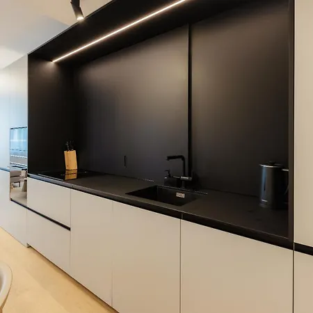 Skypark Luxe With Balcony شقة براتسيلافا