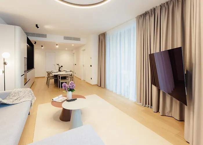 Skypark Luxe With Balcony Апартаменты *
