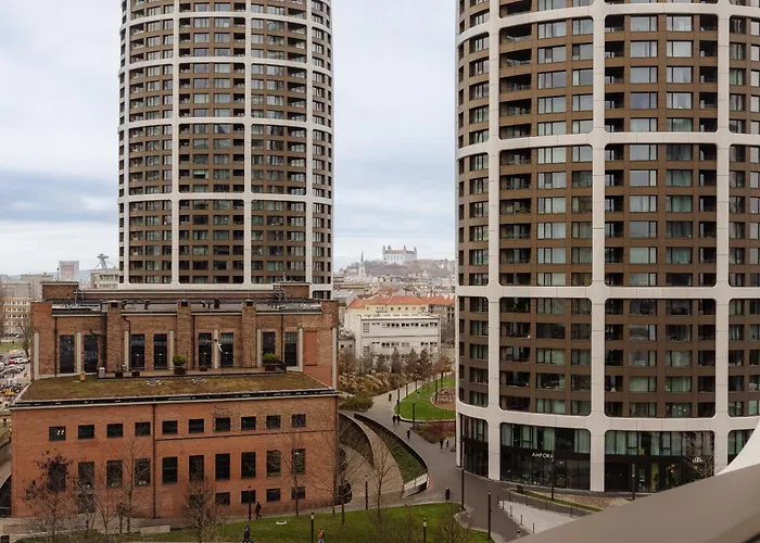 Skypark Luxe With Balcony Братислава