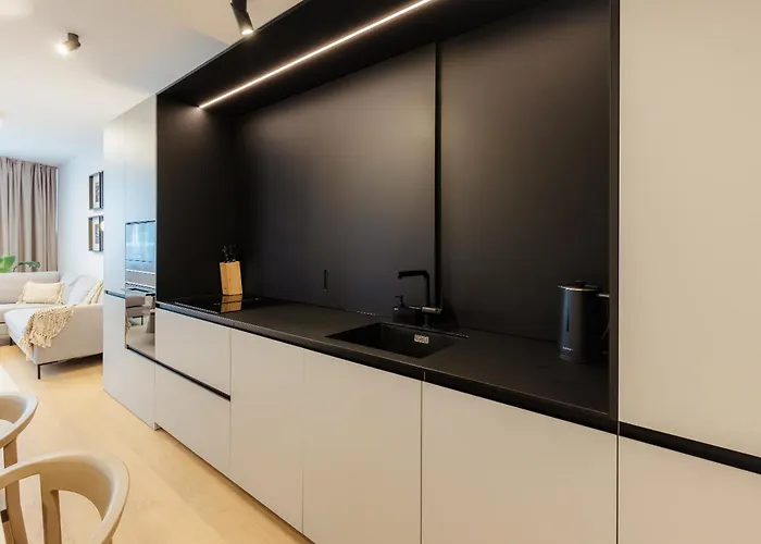 Skypark Luxe With Balcony Апартаменты Братислава