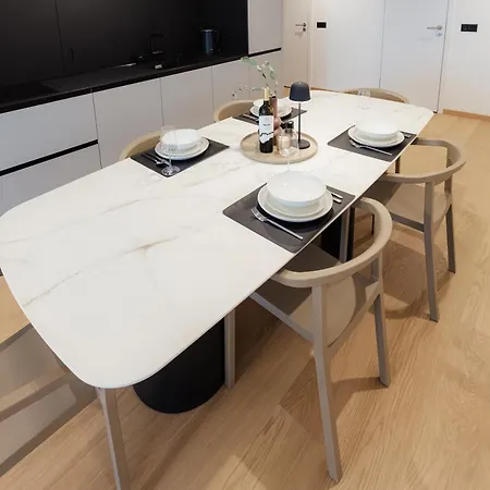 아파트 Skypark Luxe With Balcony 브라티슬라바