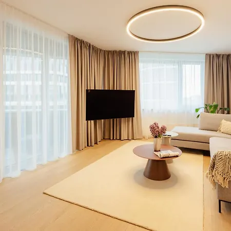 Skypark Luxe With Balcony 브라티슬라바