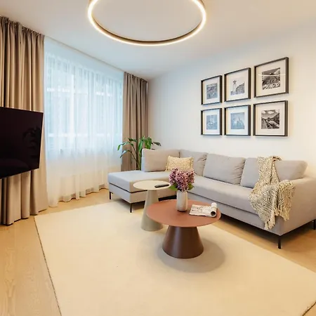 아파트 Skypark Luxe With Balcony