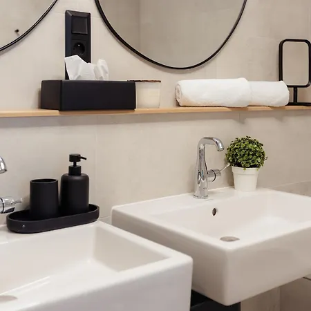 Skypark Luxe With Balcony Apartment Bratislava