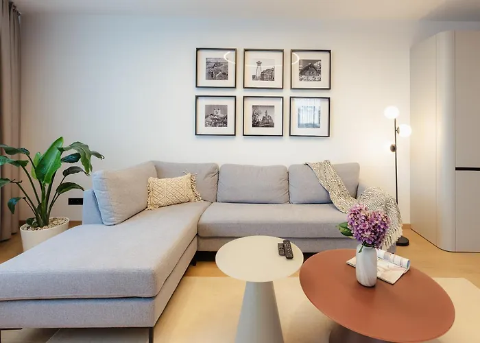 Skypark Luxe With Balcony Apartment *