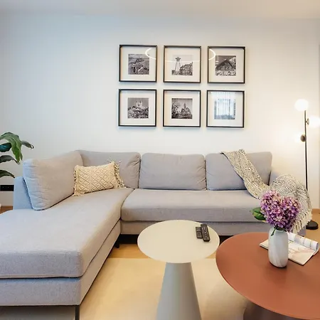 Skypark Luxe With Balcony Apartment *