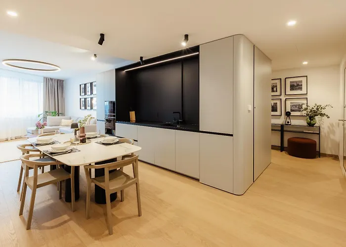 Skypark Luxe With Balcony Apartment Pressburg