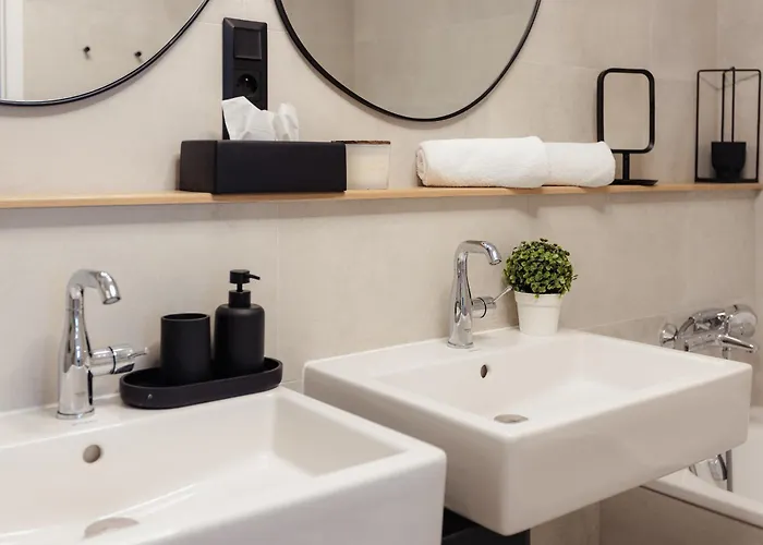 Skypark Luxe With Balcony Apartment Pressburg