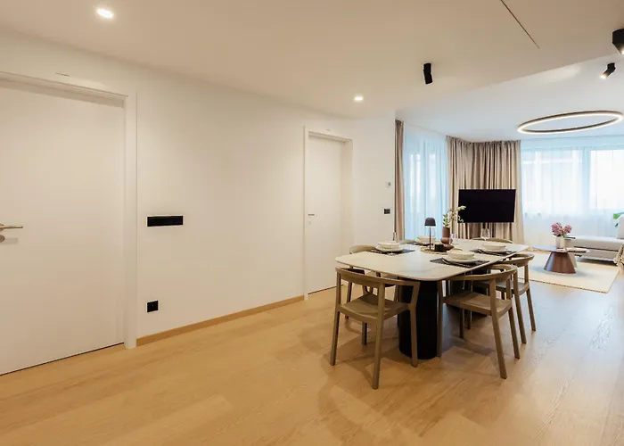 Skypark Luxe With Balcony Apartment Pressburg